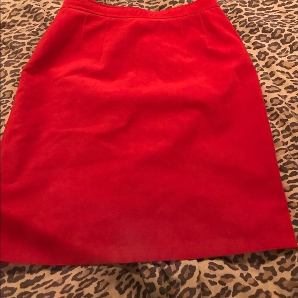 Classic Red size medium ultra suede skirt above the knee lined back zip - Picture 4 of 10